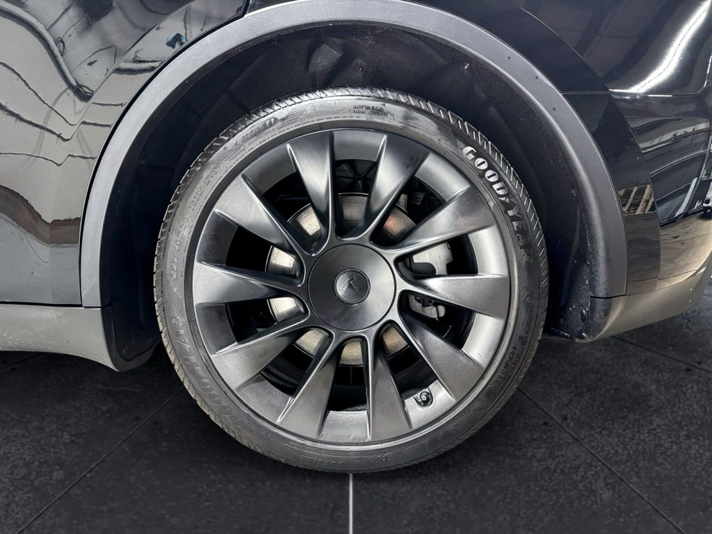 Used 2024 Tesla Model Y Long Range image 32