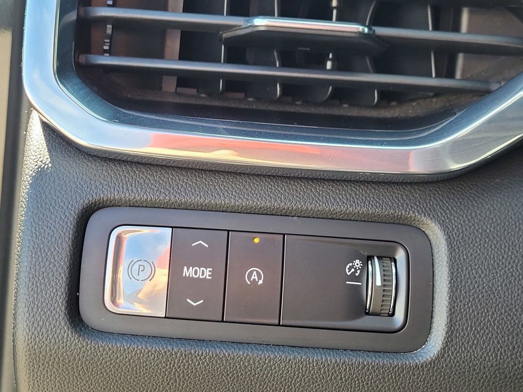 Used 2024 GMC Acadia Elevation image 30