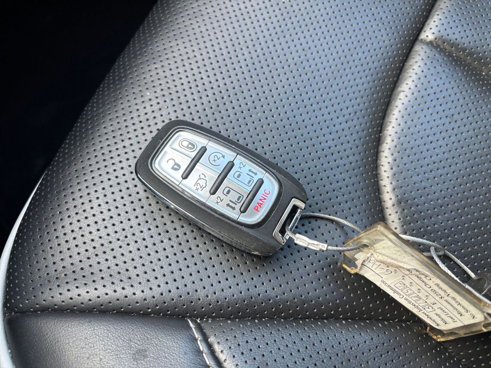 Used 2025 Chrysler Pacifica Limited image 23