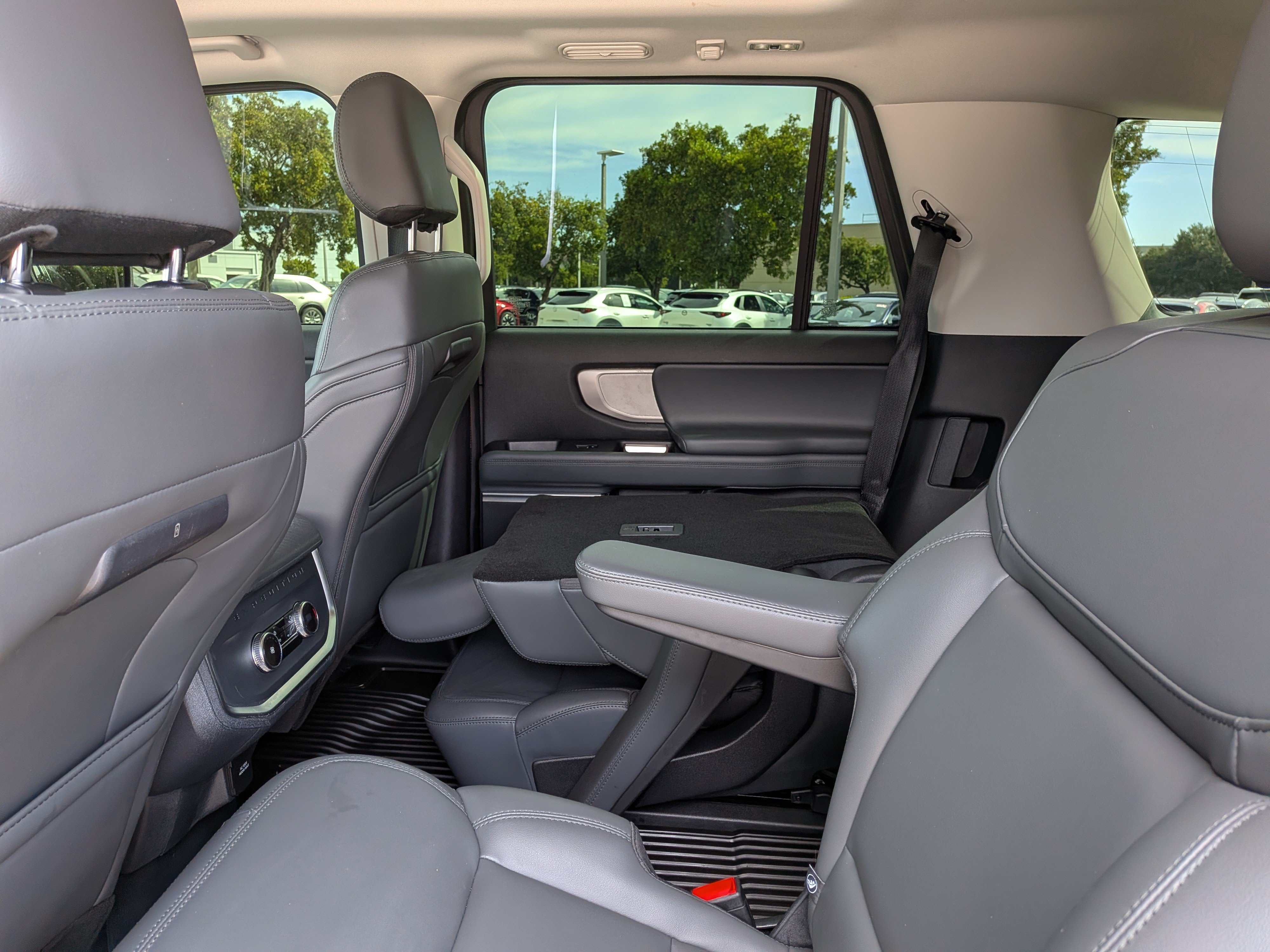 Used 2026 Ford Expedition Active RWD image 15