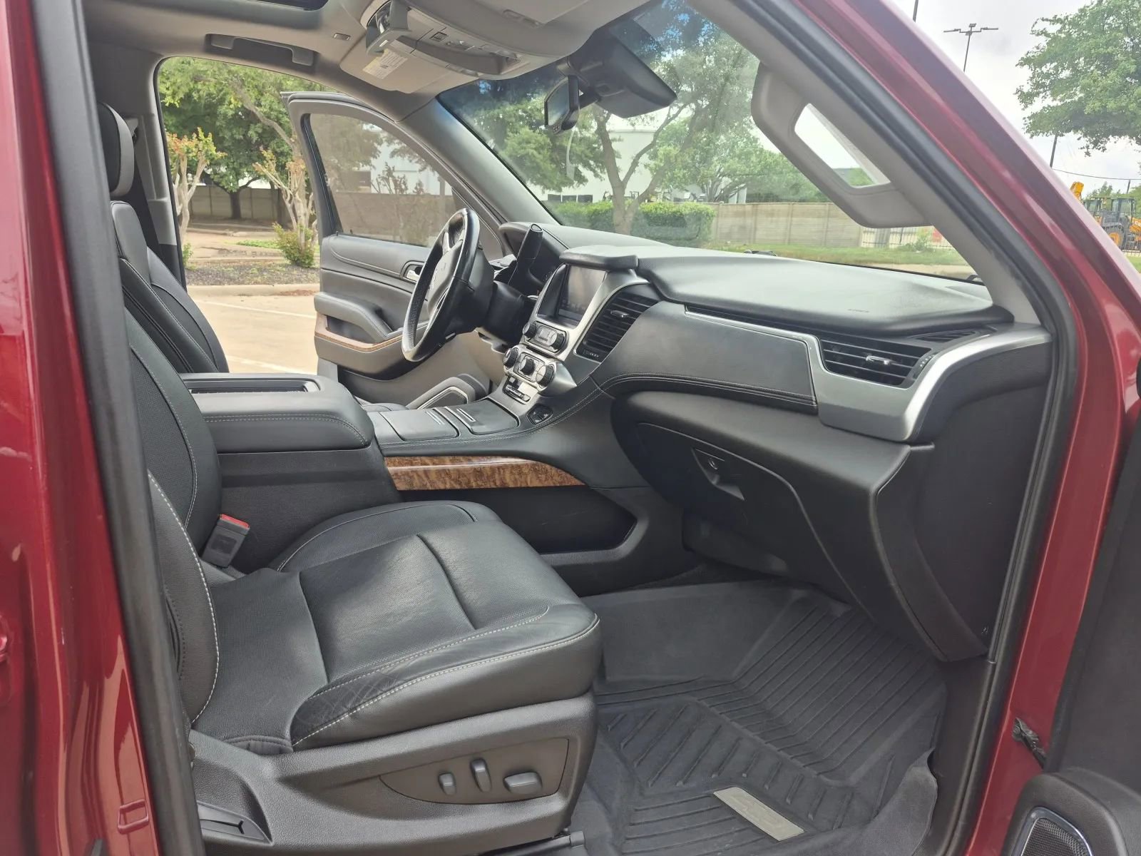 Used 2018 Chevrolet Suburban Premier AWD/4WD image 21