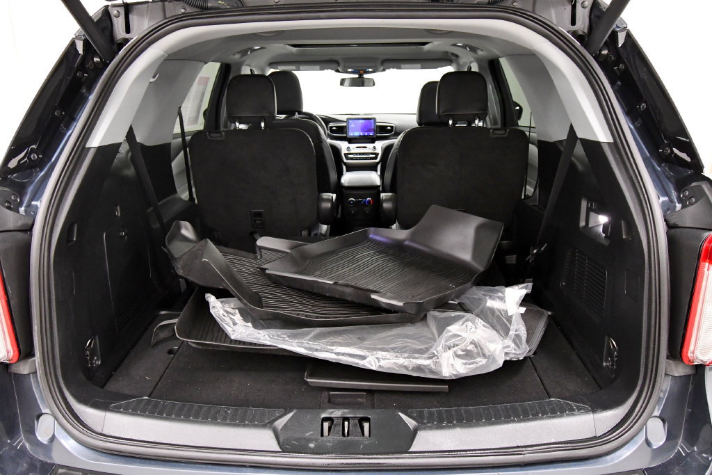 Used 2023 Ford Explorer XLT w/ Equipment Group 202A AWD/4WD image 7