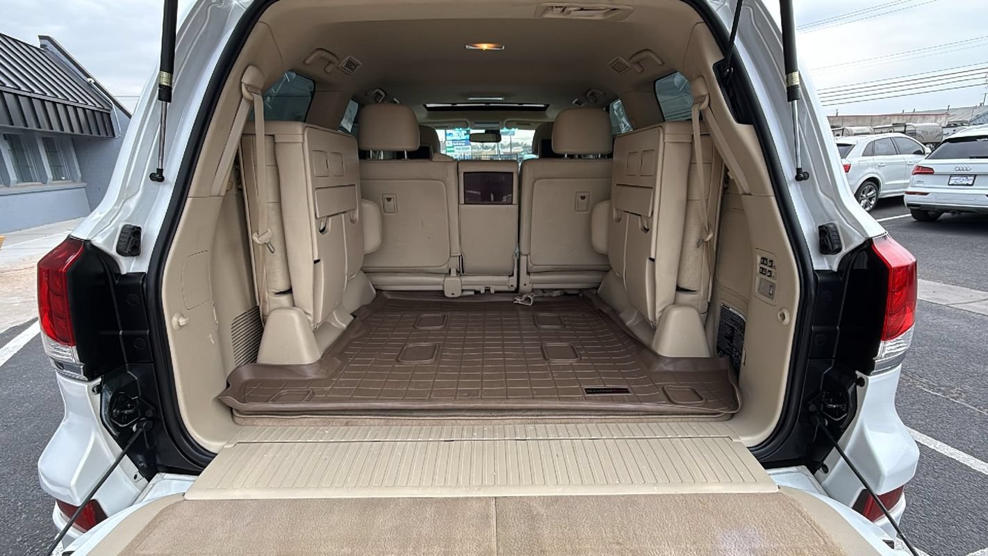 Used 2013 Lexus LX 570 4WD w/ Luxury Pkg image 13