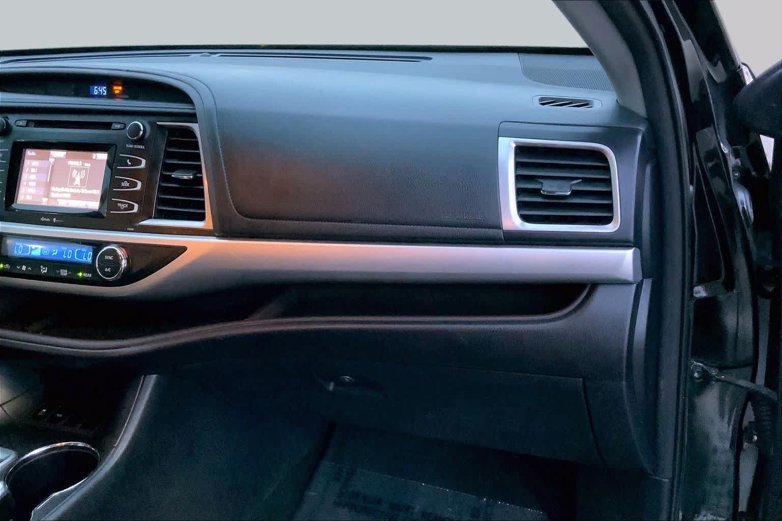 Used 2014 Toyota Highlander Plus FWD image 18