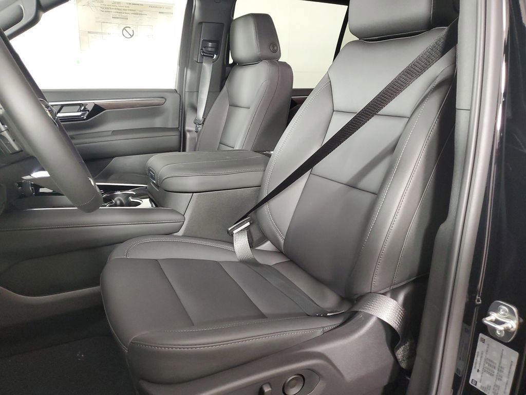 New 2026 Chevrolet Suburban LT image 12
