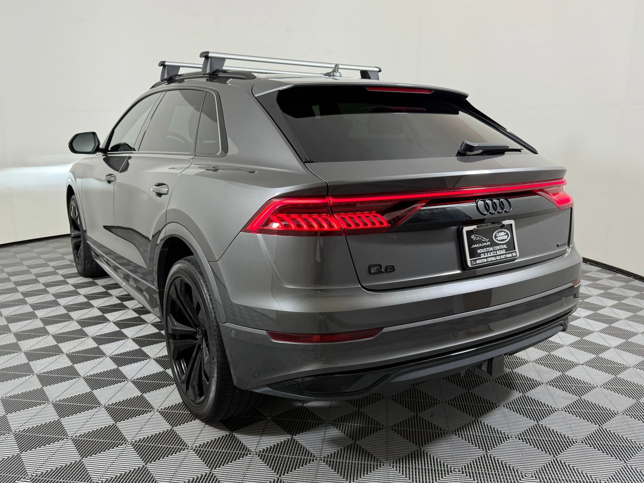 Used 2020 Audi Q8 Premium Plus w/ Premium Plus Package AWD/4WD image 3