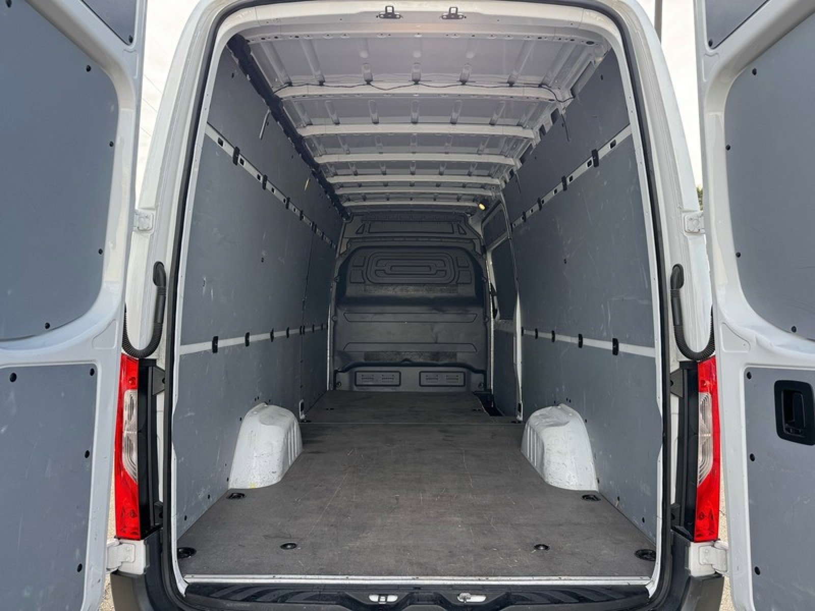 Used 2020 Mercedes-Benz Sprinter 2500 image 17