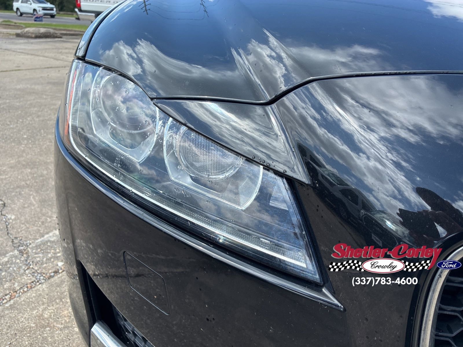 Used 2018 Jaguar XF Premium RWD image 4