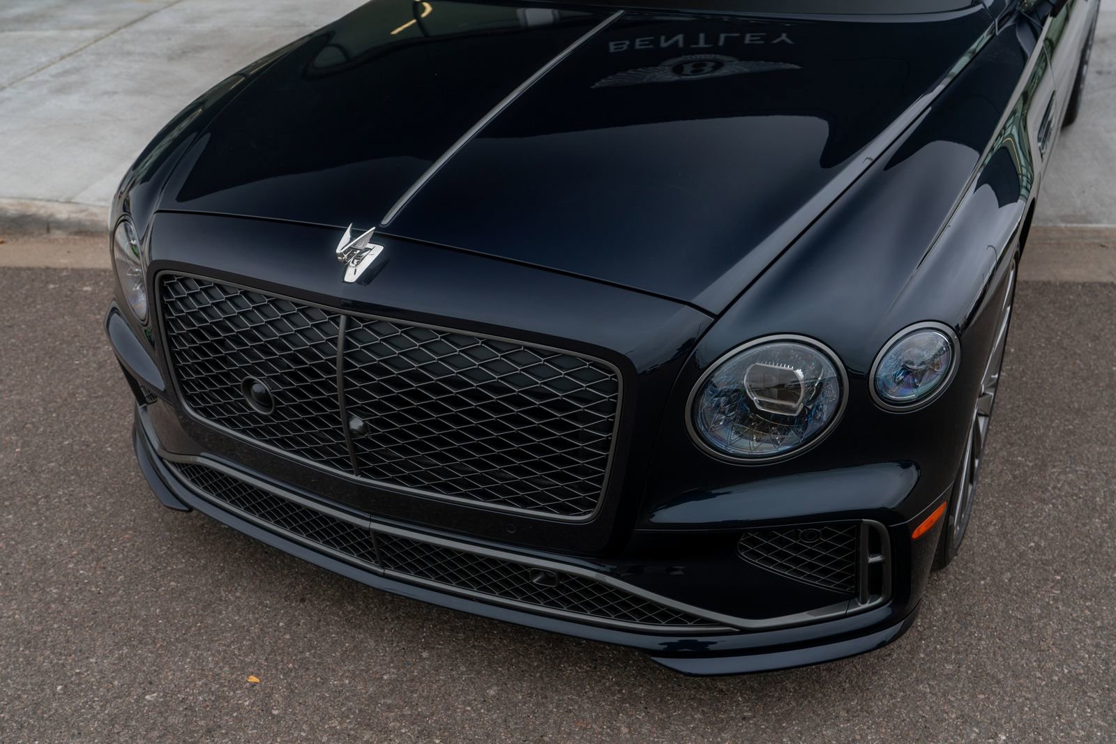 New 2025 Bentley Flying Spur Plug-In Hybrid image 7