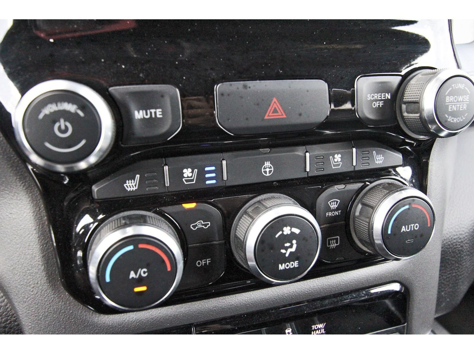 Used 2024 RAM 1500 Laramie AWD/4WD image 27