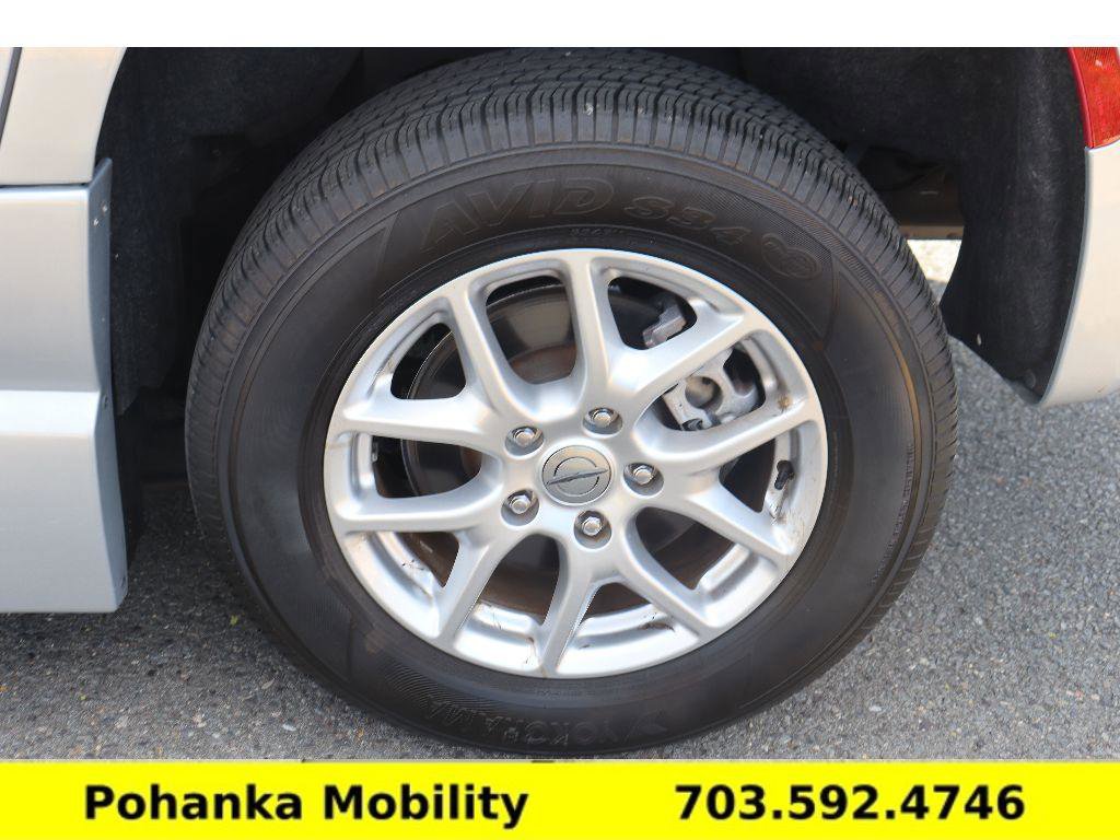 Used 2023 Chrysler Voyager LX image 29