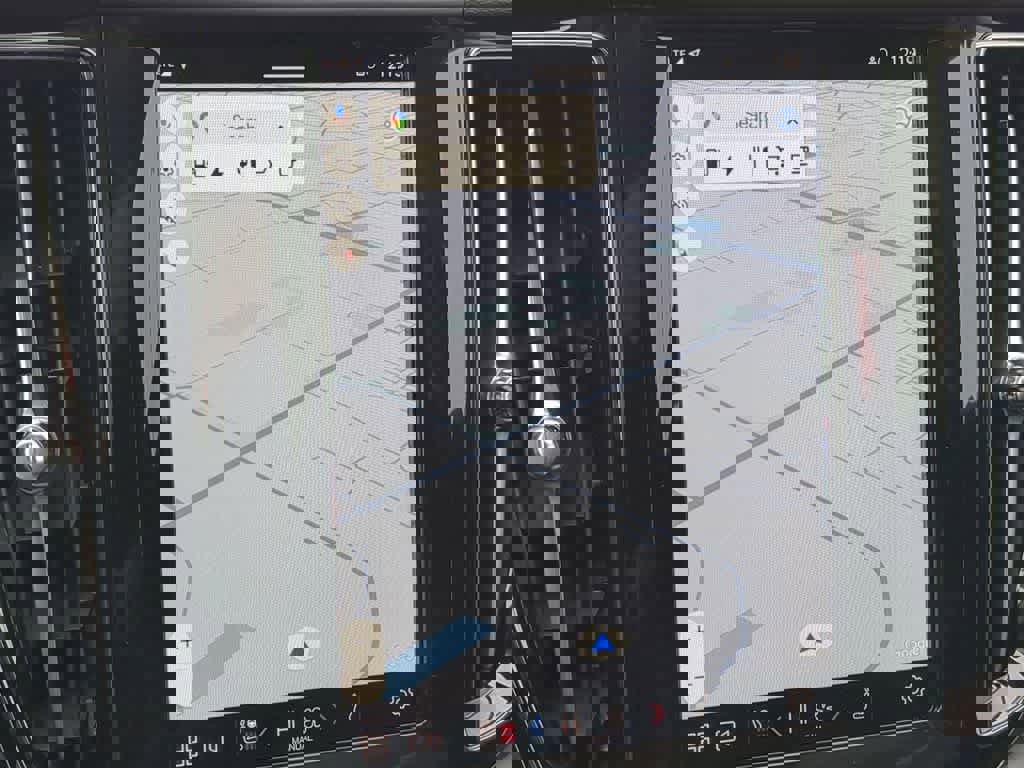 Certified 2025 Volvo XC60 T8 Core w/ Protection Package Premier image 27