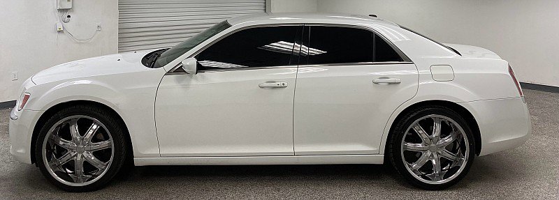 Used 2013 Chrysler 300 image 8