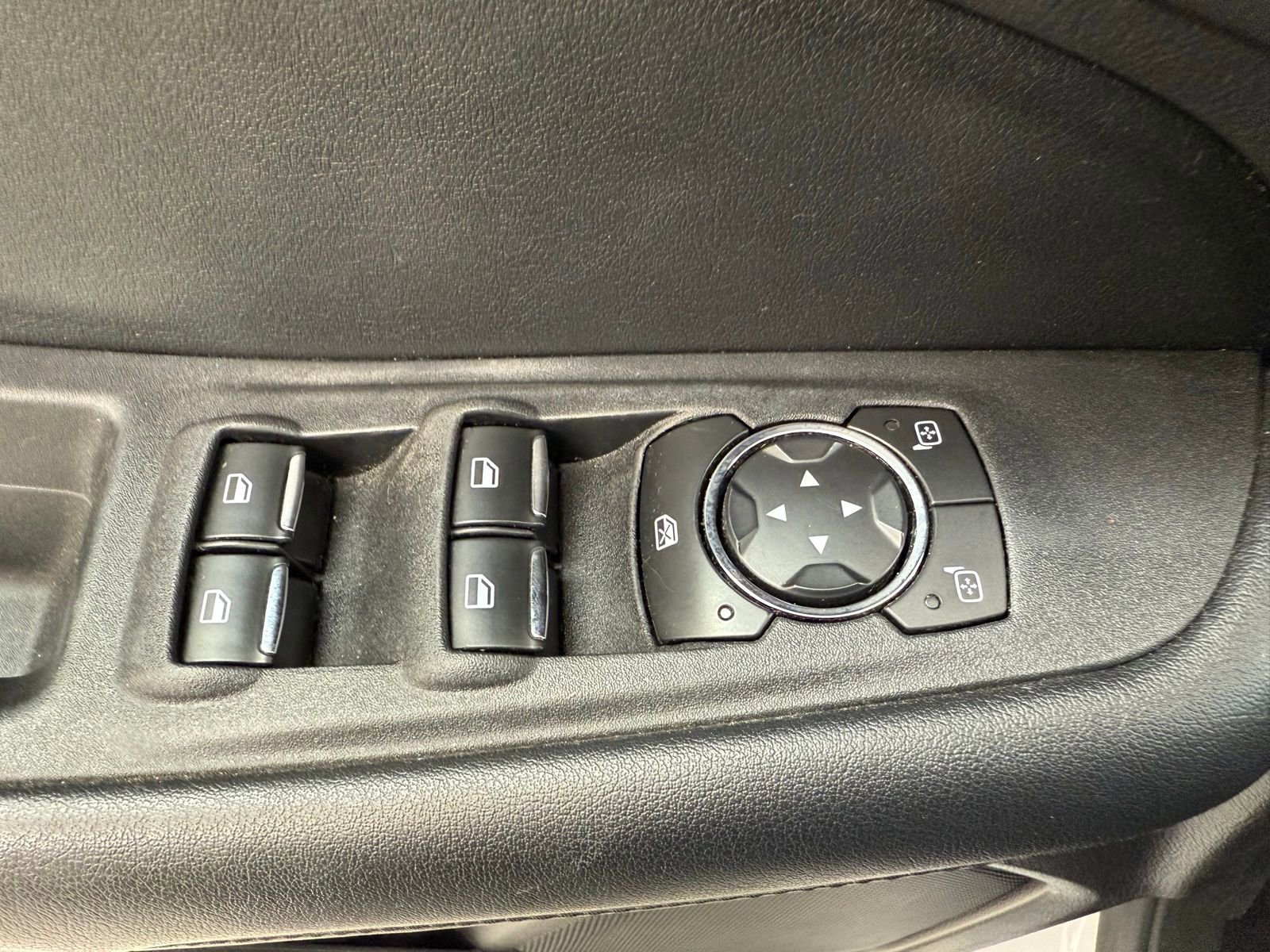 Used 2021 Ford Edge SEL image 13