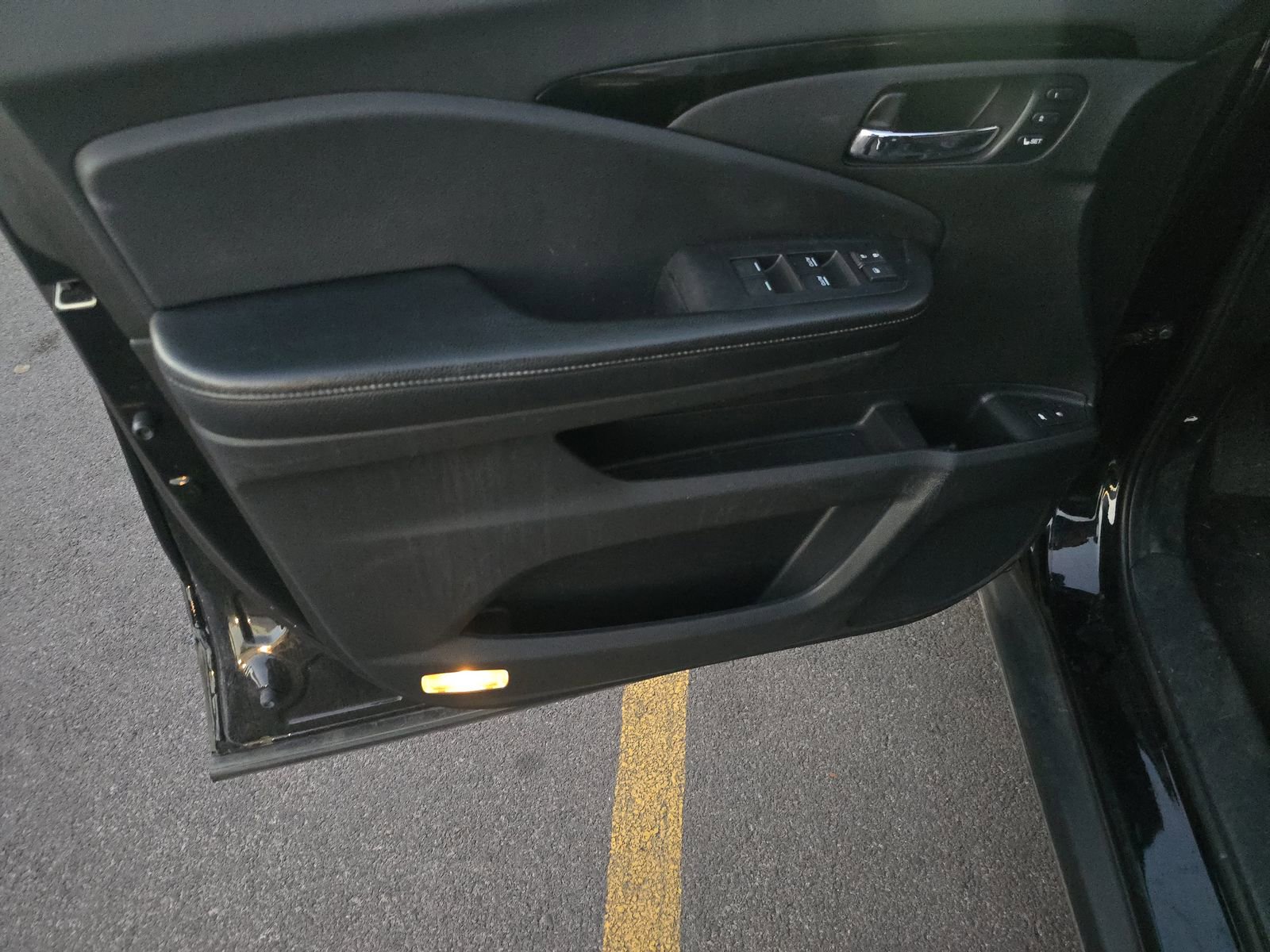 Used 2019 Honda Pilot Touring image 15