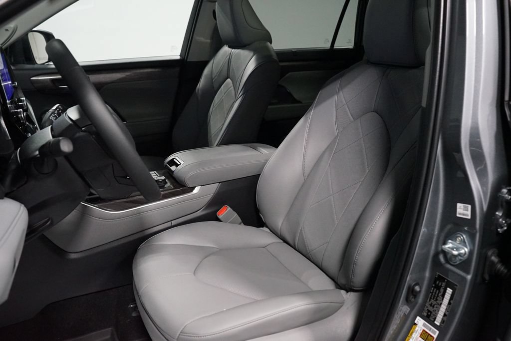 Certified 2026 Toyota Highlander Platinum AWD/4WD image 29