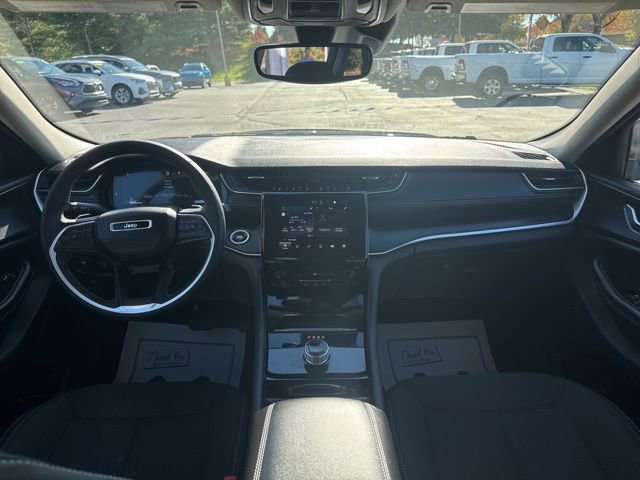 Certified 2023 Jeep Grand Cherokee Laredo image 11