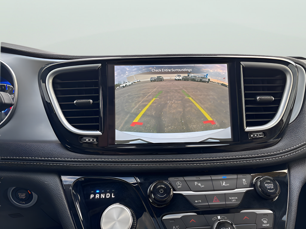 Used 2025 Chrysler Pacifica Limited FWD image 47