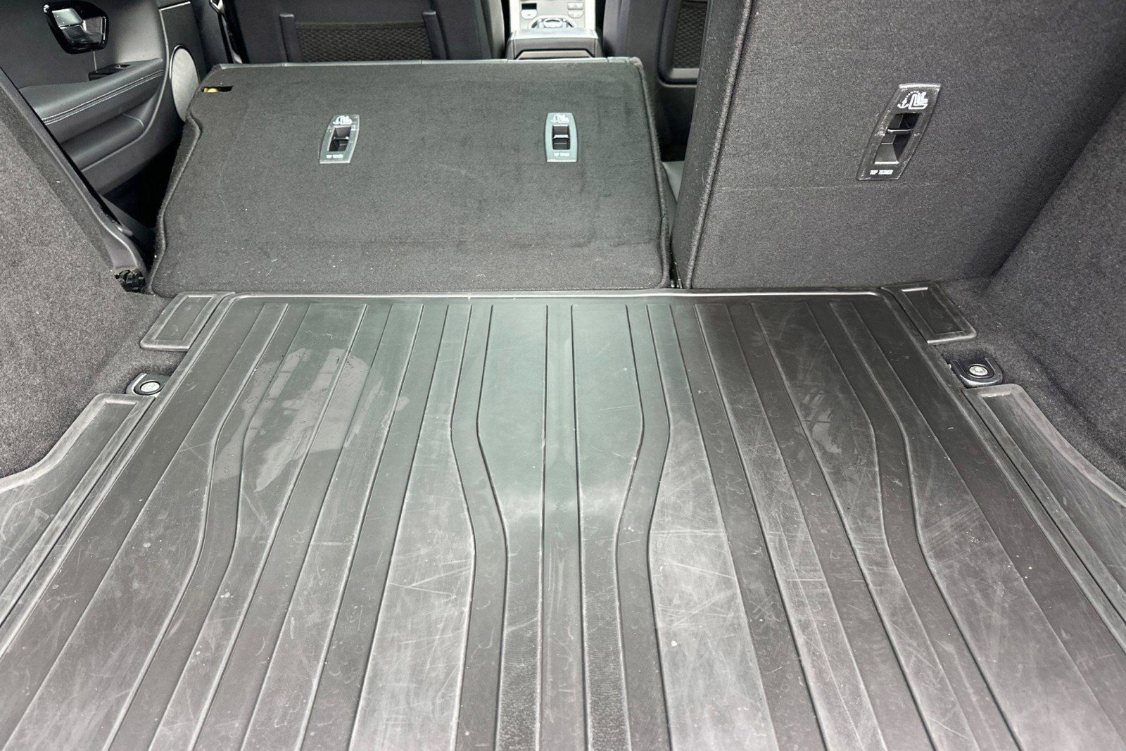 Used 2019 Land Rover Range Rover Evoque HSE Dynamic AWD/4WD image 34