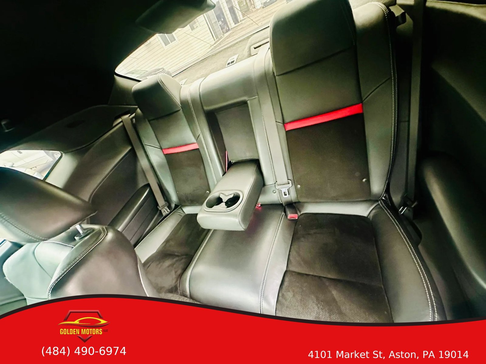 Used 2012 Dodge Challenger SRT8 RWD image 12