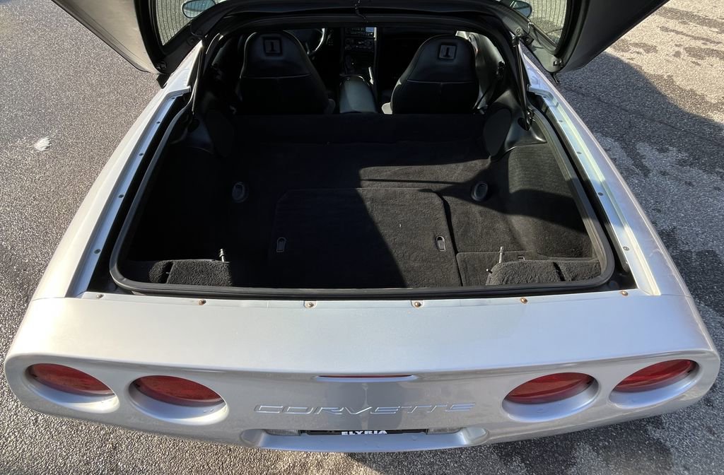 Used 2000 Chevrolet Corvette Coupe w/ Roof Pkg image 4