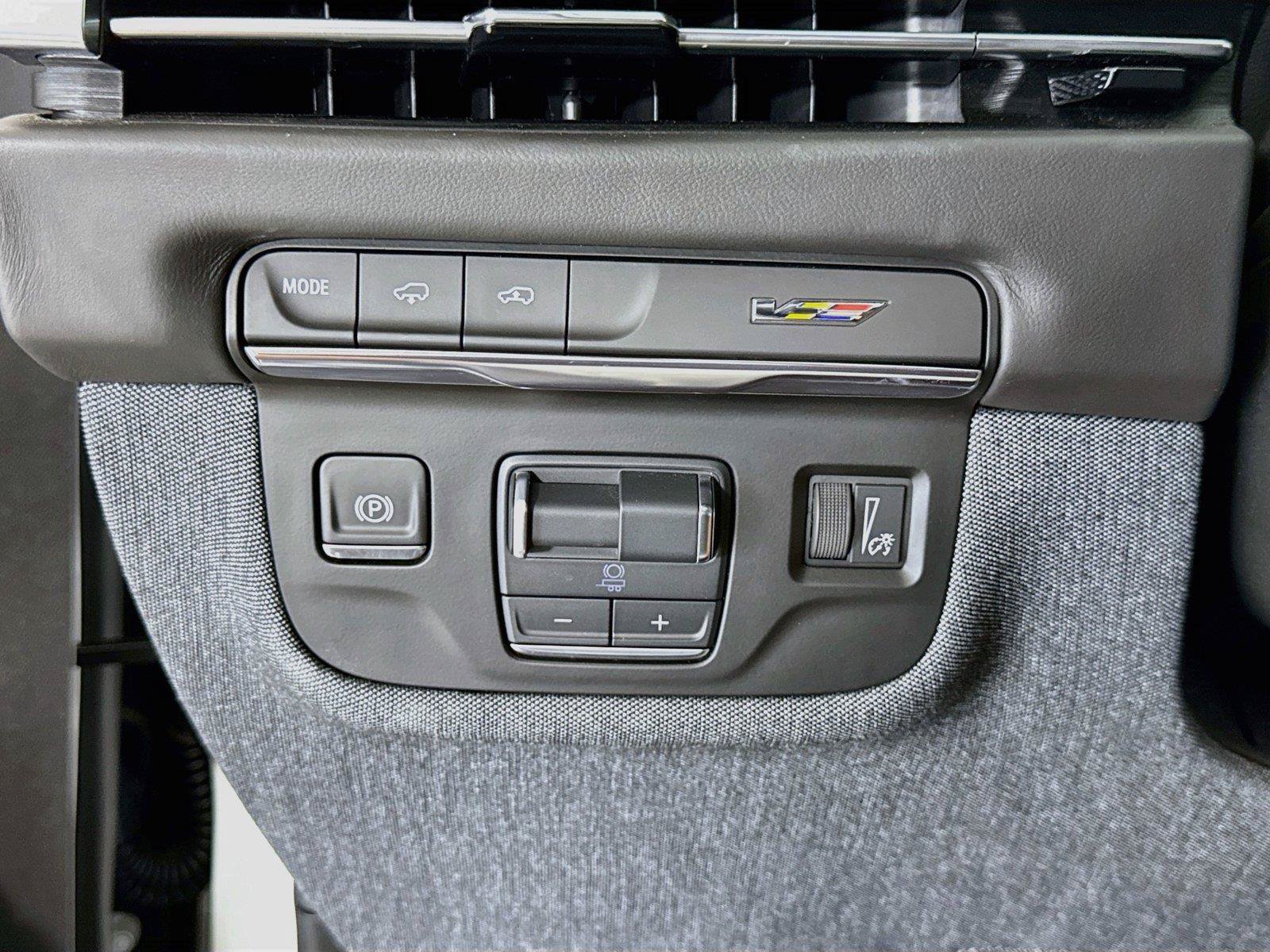 Used 2025 Cadillac Escalade ESV V AWD/4WD image 23