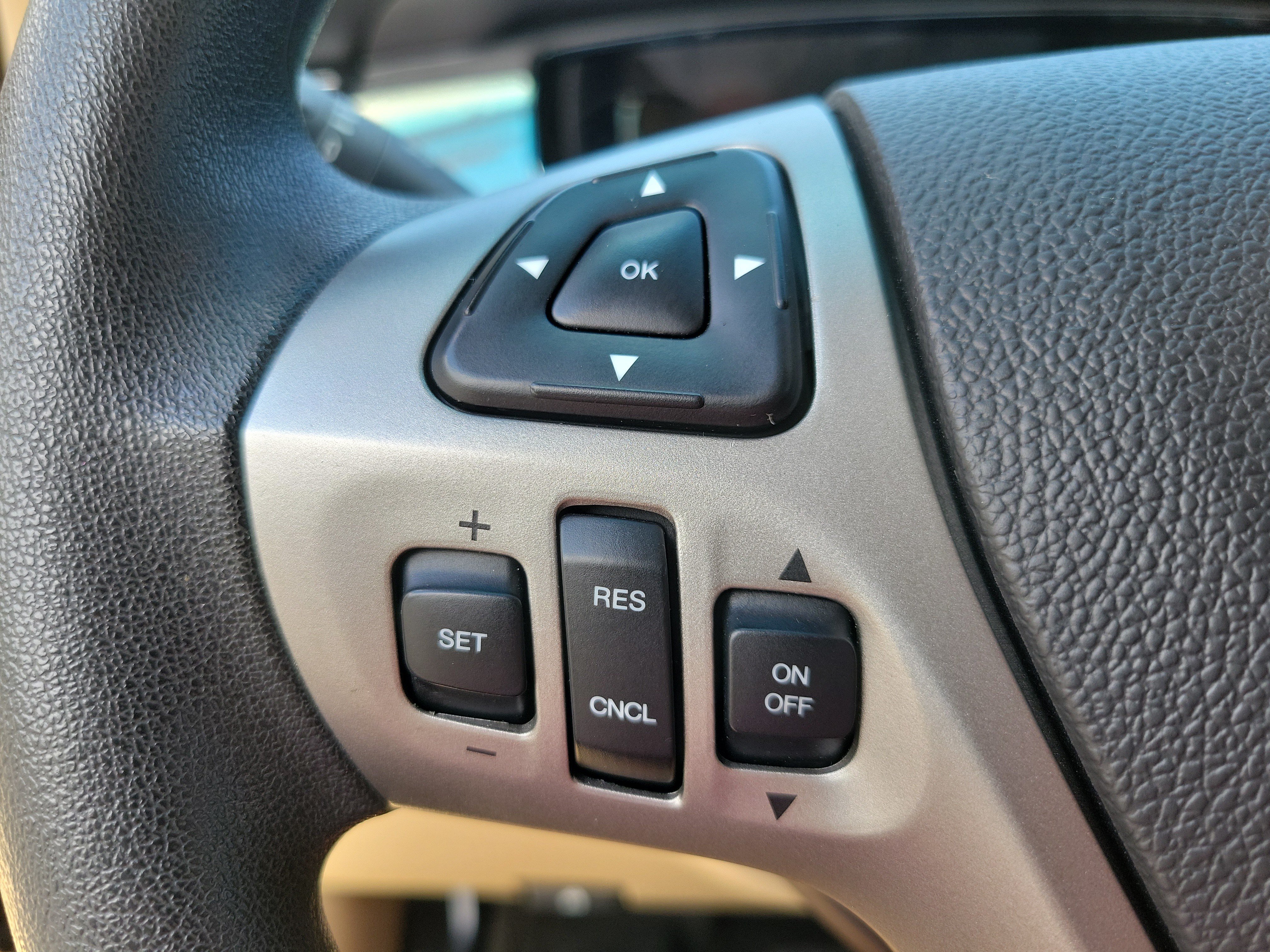 Used 2014 Ford Taurus SE FWD image 11