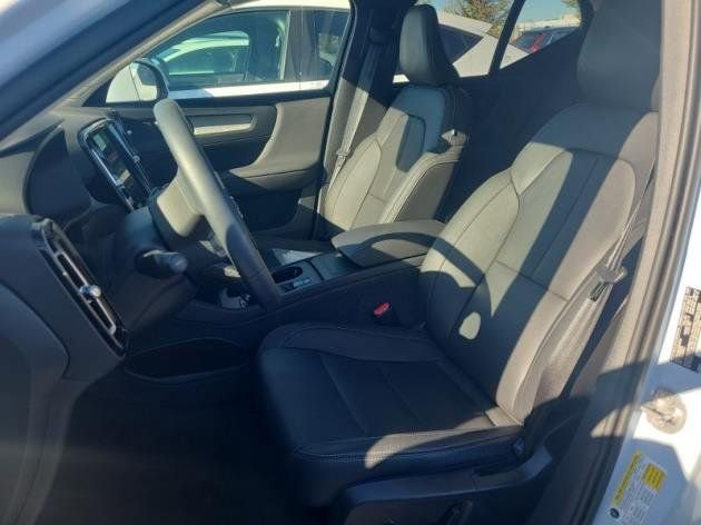 Certified 2025 Volvo XC40 B5 Core AWD/4WD image 7