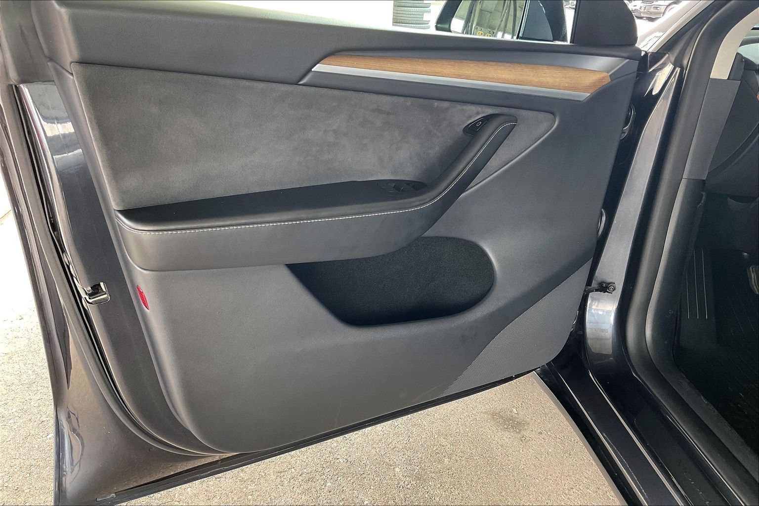 Used 2024 Tesla Model Y Long Range AWD/4WD image 17