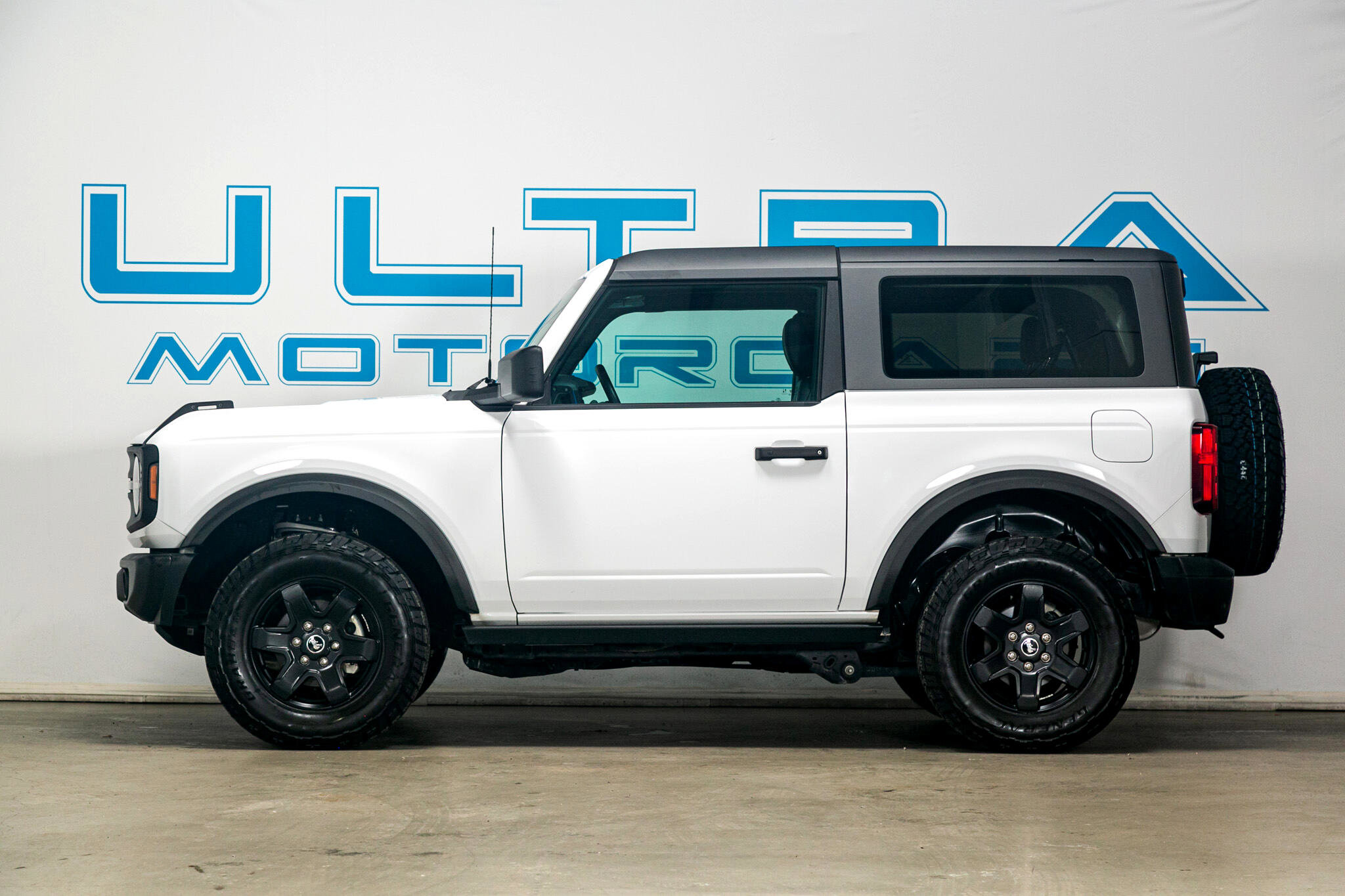 Used 2022 Ford Bronco Black Diamond image 3