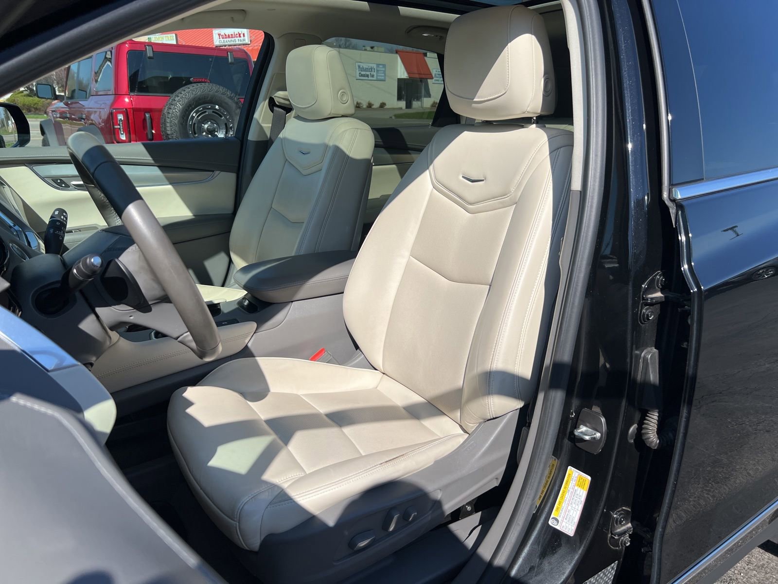 Used 2018 Cadillac XT5 Luxury w/ Driver Awareness Package image 24