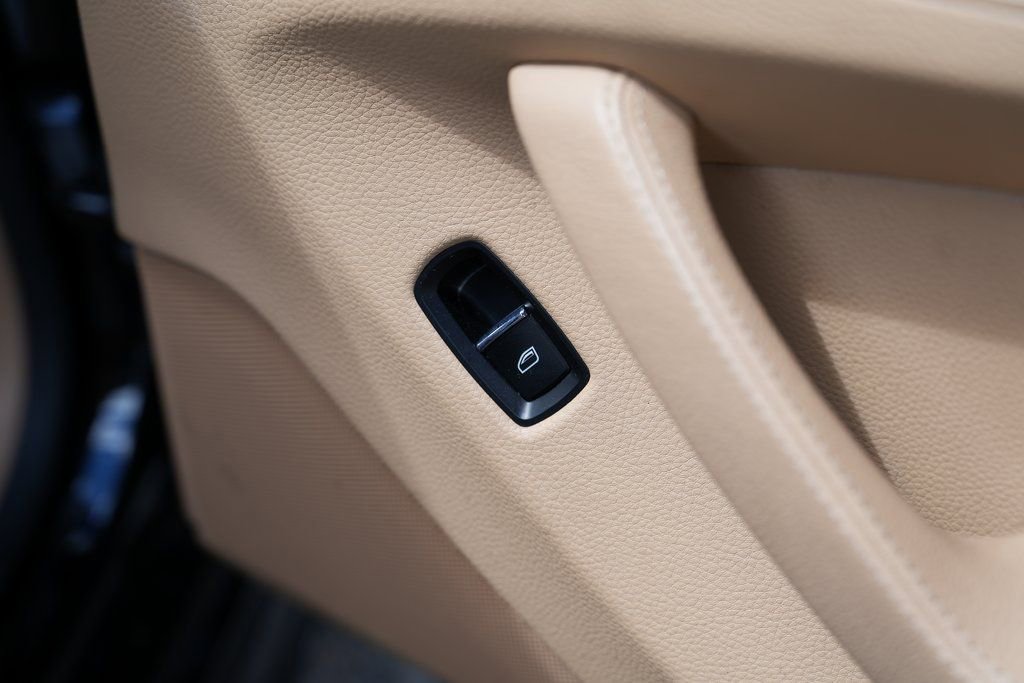 Used 2013 Porsche Panamera image 38