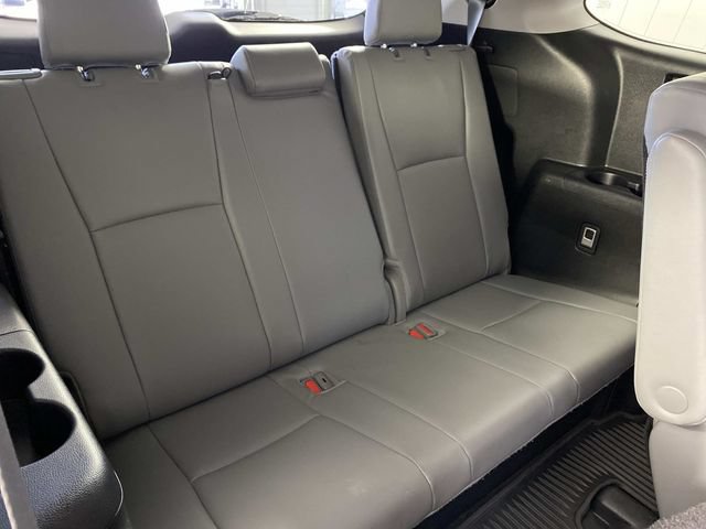 Used 2024 Toyota Highlander XLE AWD/4WD image 14