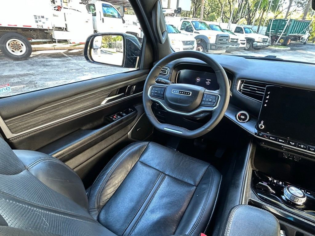 Used 2024 Jeep Wagoneer Series II w/ Flexible Seating Group image 9
