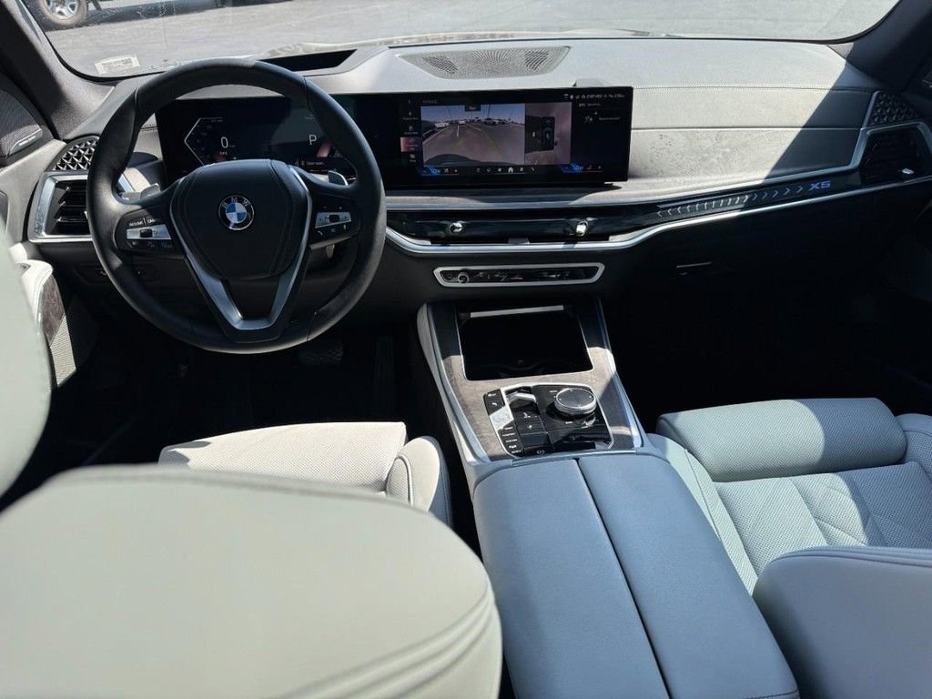 Used 2025 BMW X5 xDrive40i w/ Premium Package image 12