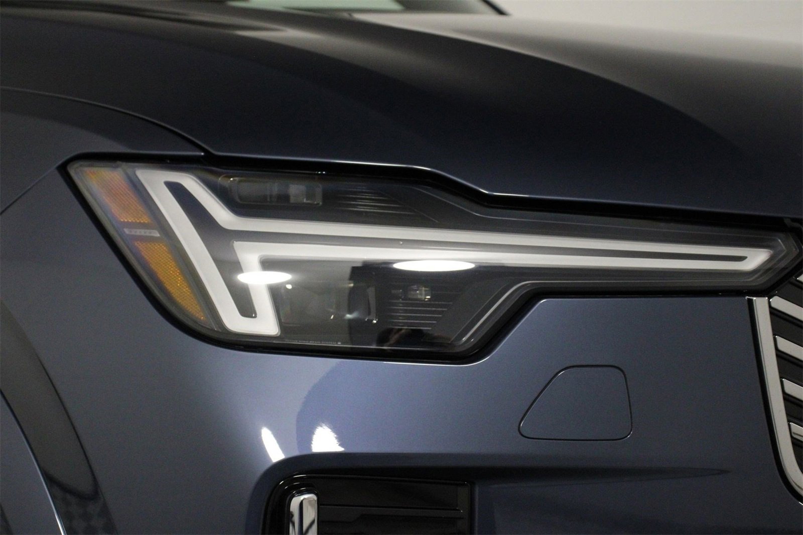 New 2026 Volvo XC90 T8 Core image 14