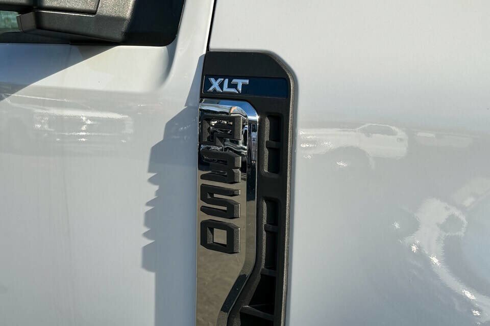 Used 2024 Ford F350 XLT AWD/4WD image 15