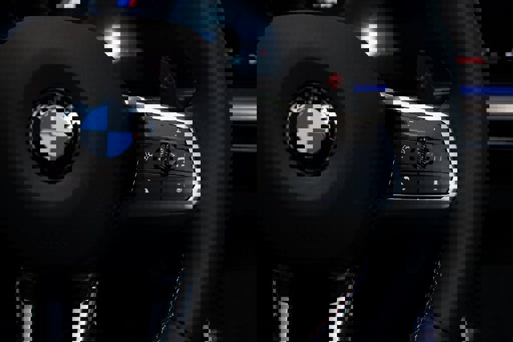 Used 2025 BMW X2 M35i w/ Premium Package image 28