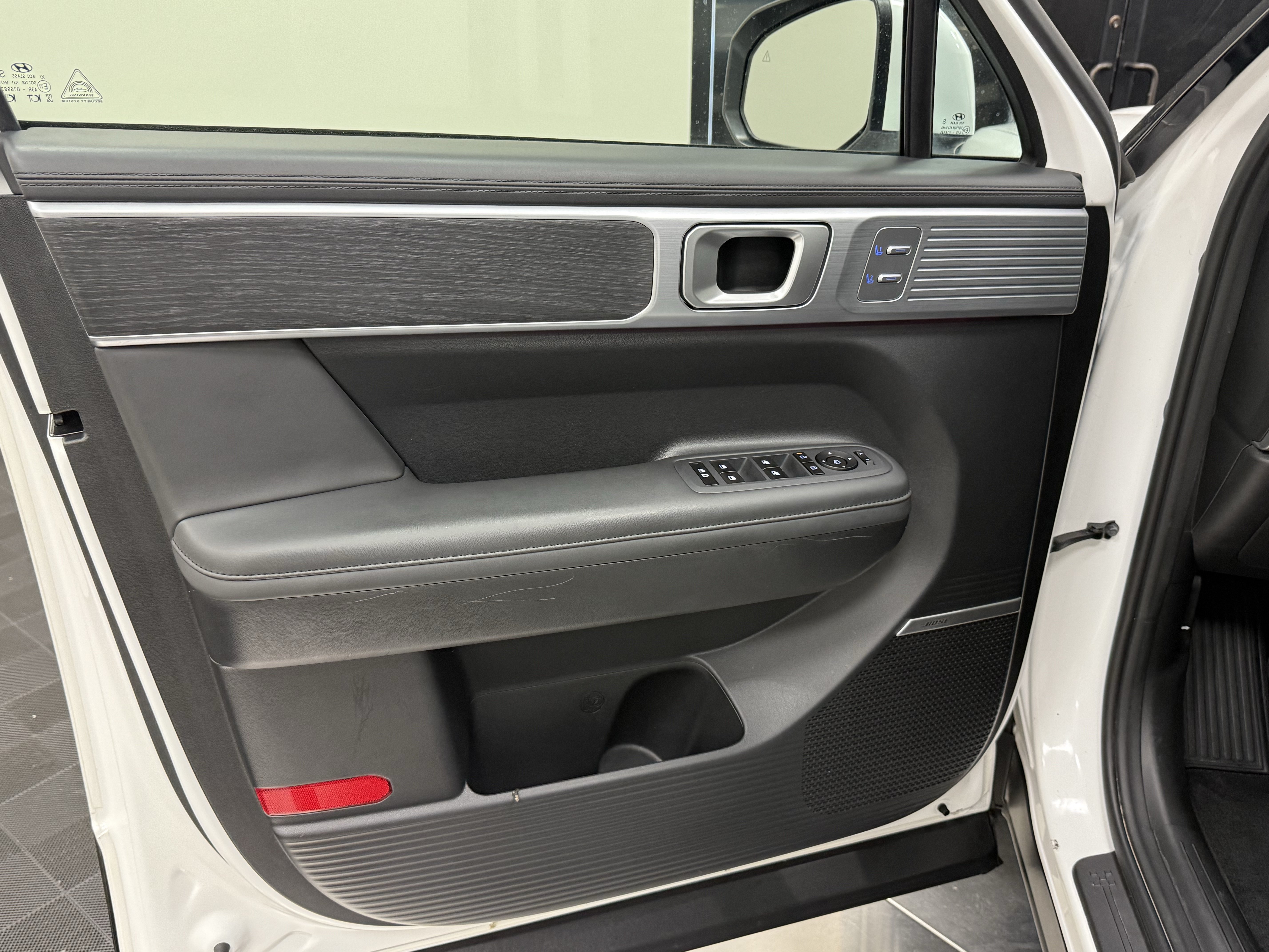 Used 2025 Hyundai Santa Fe Limited FWD image 11