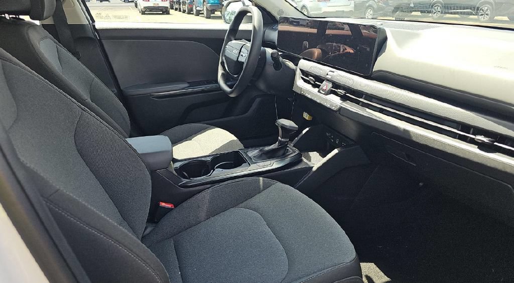 Used 2025 Kia K4 FWD image 2