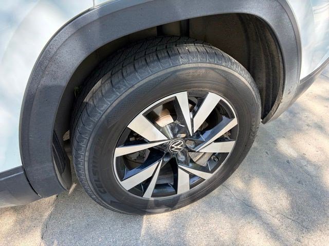 Used 2022 Volkswagen Atlas Cross Sport SE FWD image 12