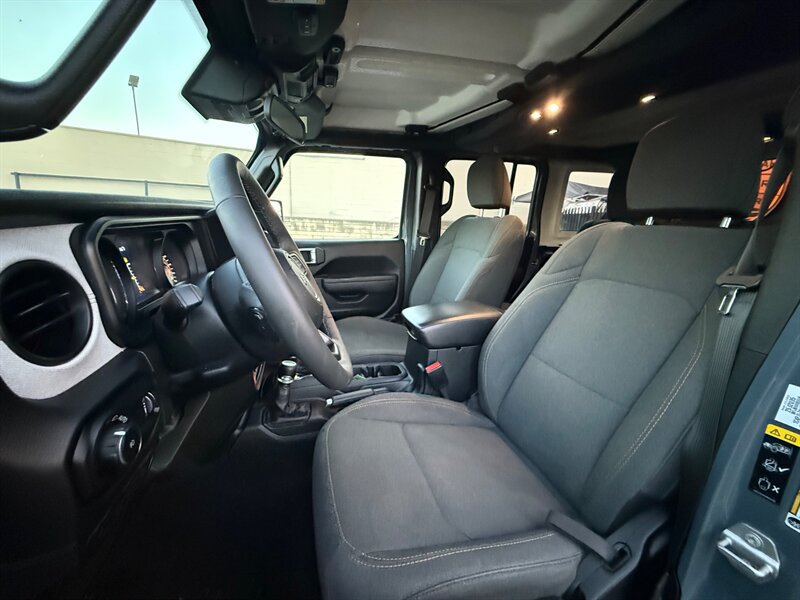 Used 2025 Jeep Wrangler Unlimited Sport AWD/4WD image 16