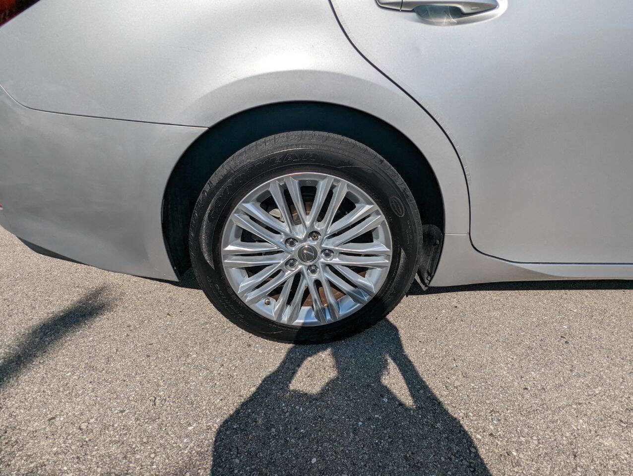 Used 2014 Lexus ES 350 Base 4dr Sedan w/ Luxury Package image 31