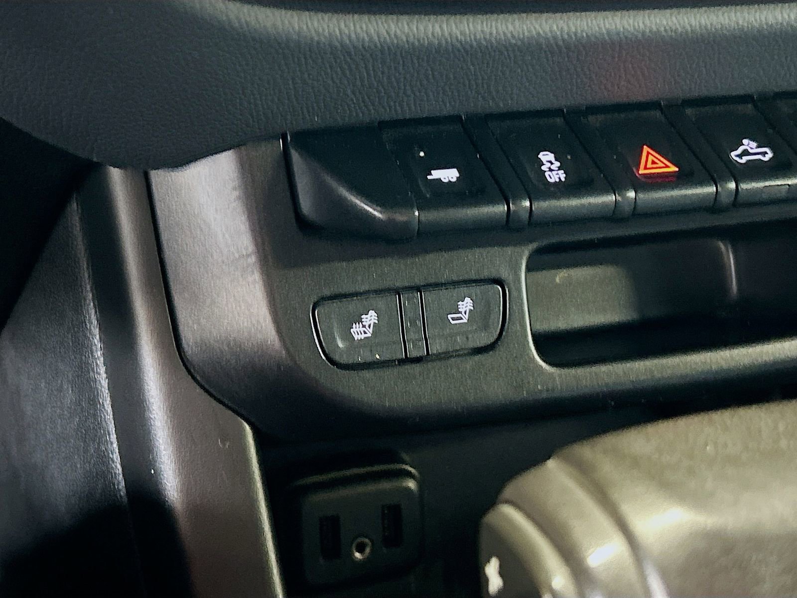Used 2021 Chevrolet Colorado Z71 AWD/4WD image 19