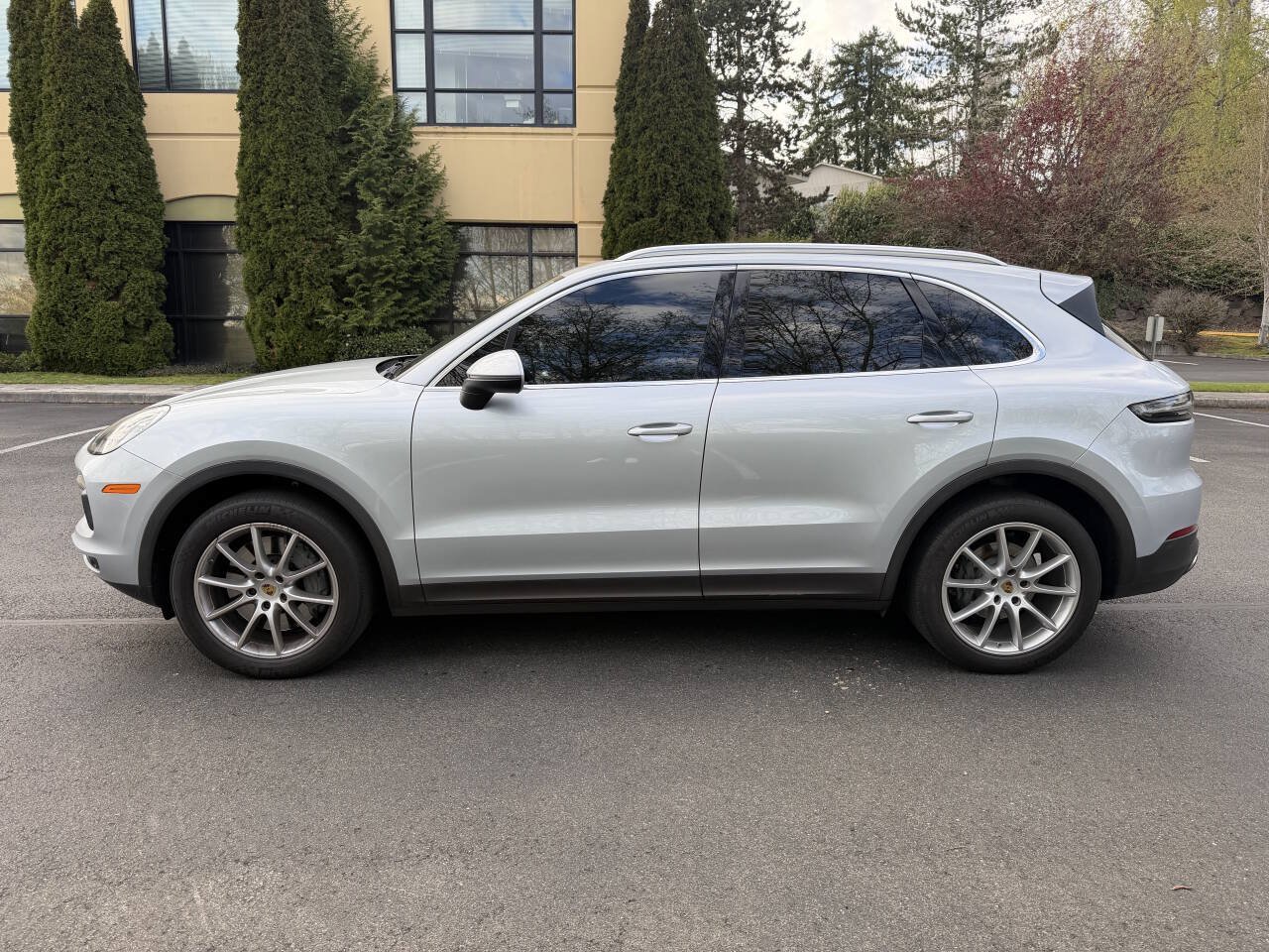 Used 2019 Porsche Cayenne S w/ Premium Package AWD/4WD image 10