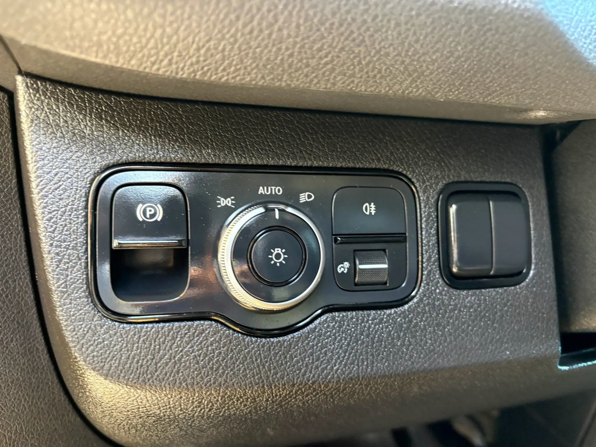 Used 2021 Mercedes-Benz Sprinter 2500 image 12
