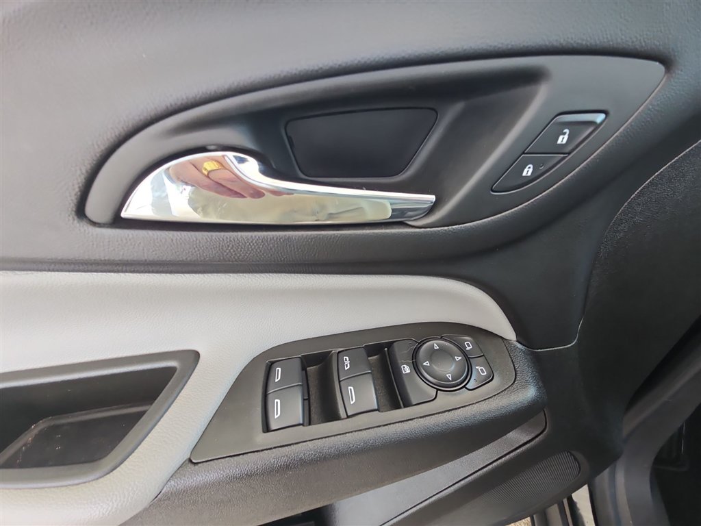 Used 2024 Chevrolet Equinox LS w/ Midnight Edition AWD/4WD image 21