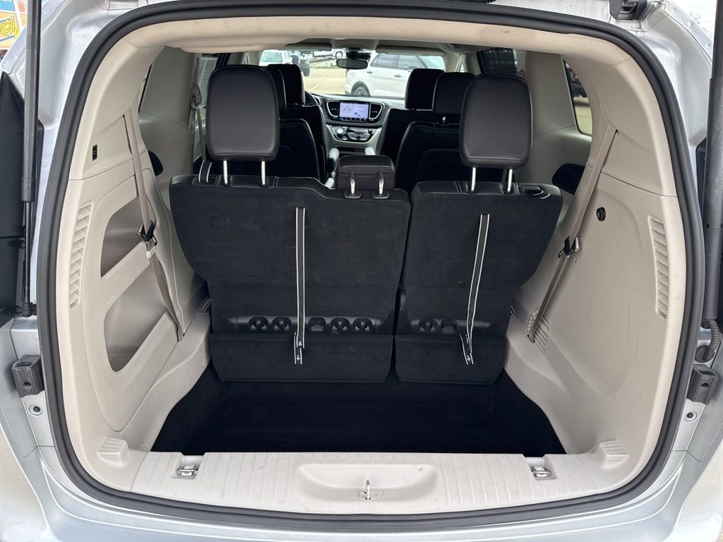 Used 2024 Chrysler Pacifica Touring-L image 27