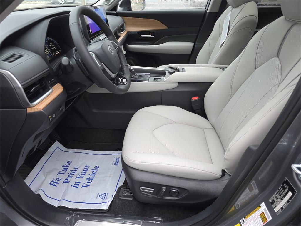 New 2026 Toyota Grand Highlander Platinum image 26