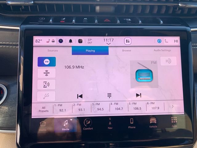 Used 2023 Jeep Grand Cherokee Limited w/ Luxury Tech Group II image 32